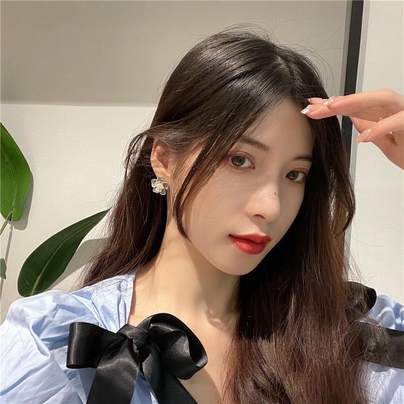 S925 Silver Needle Pearl Flower Earrings, Retro Hong Kong Style Oil Painting, Niche Design, Gentle Stud Earrings for Women