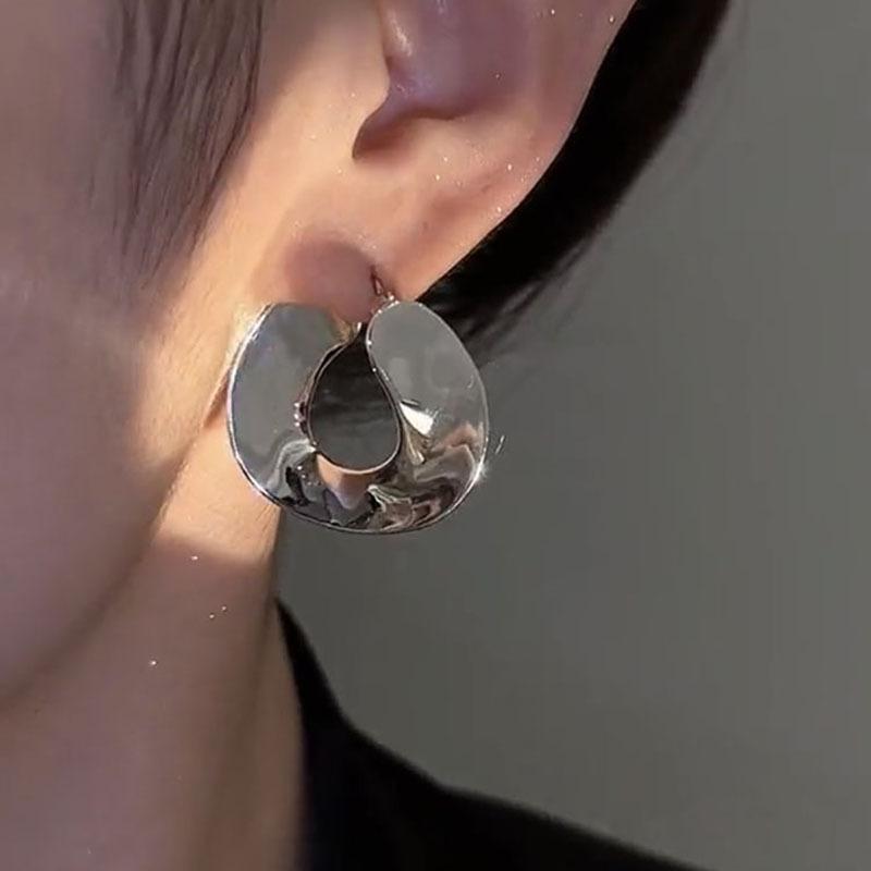 Glossy Geometric U-shaped Ear Buckles Women's Simple Cold Wind Earrings Women's Fashion Personality Temperament Earrings Niche High Sense