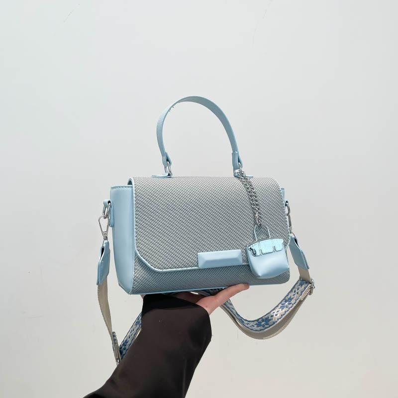 Premium texture niche commuting new trendy shoulder messenger bag retro versatile portable small square bag women