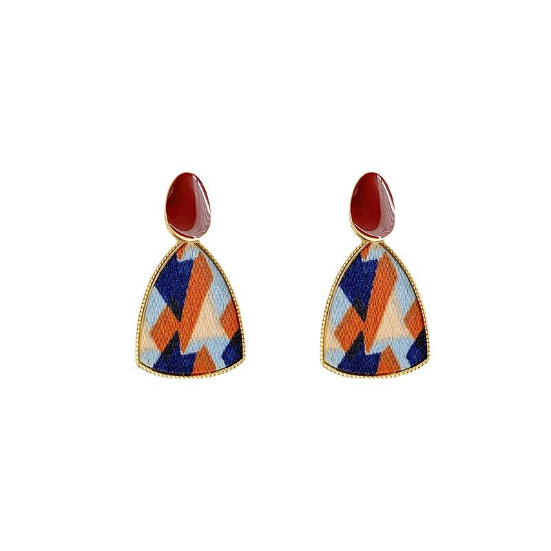 Boucles d'oreilles de luxe tendance 2024 accrocheuses pour femmes: Boucles d'oreilles à clous tendance et polyvalentes pour l'automne et l'hiver