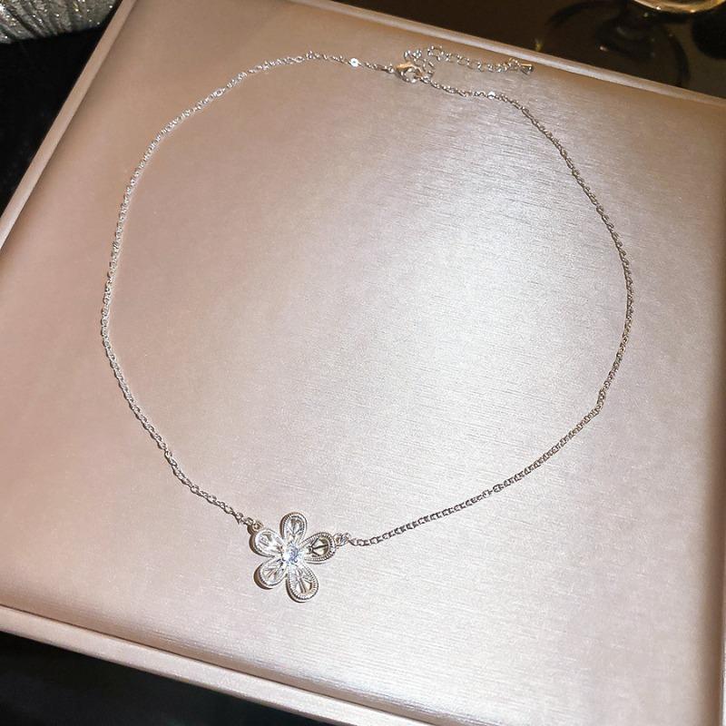 Zircon flower hollow pendant necklace simple fashion sweet exquisite elegant collarbone chain ins wind personalized neck chain