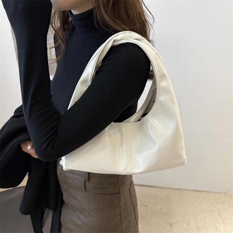 2026 Fashi Popular Large Capacity Retro Commuting Texture Temperament Tote Shoulder Armpit Women's Bag
