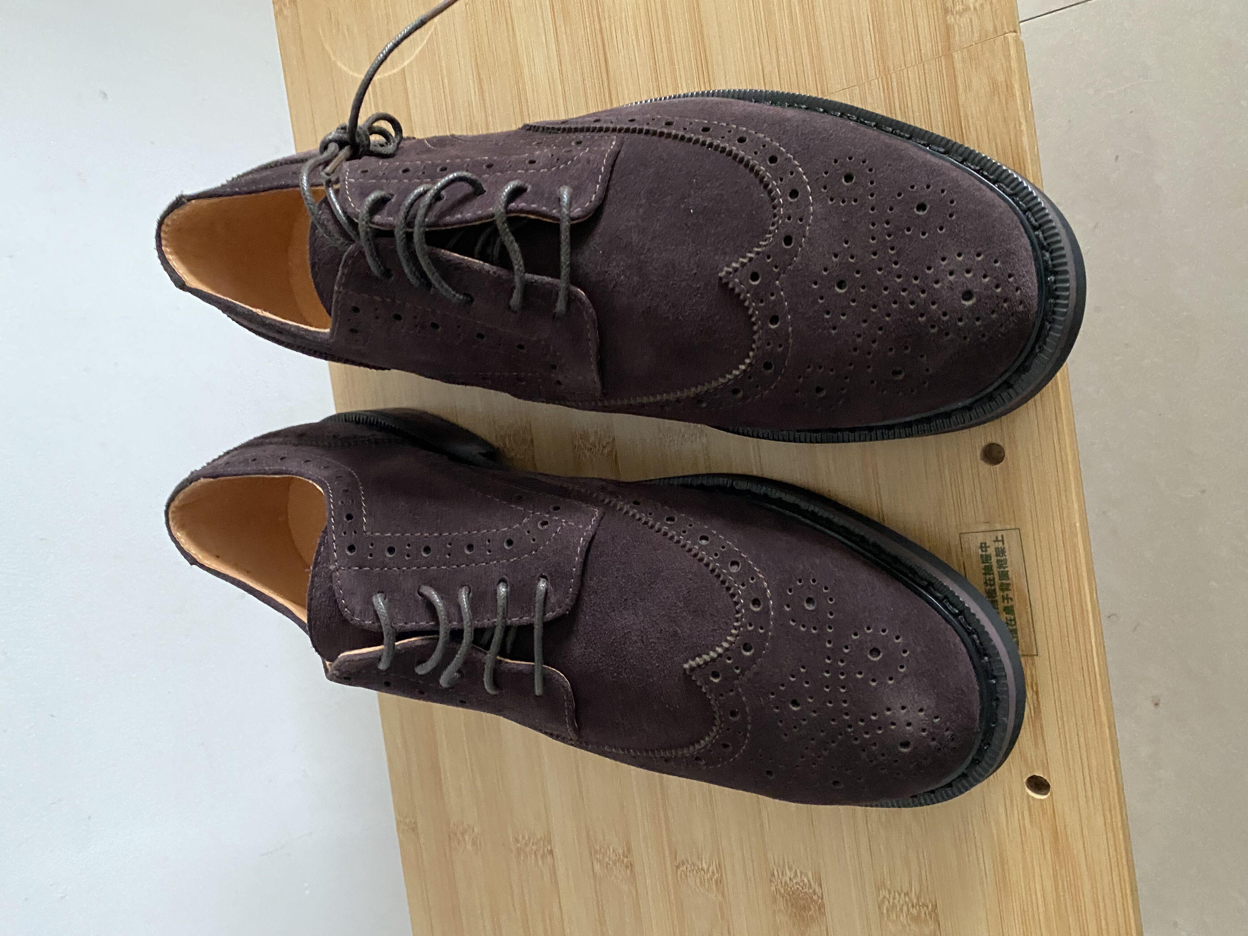 

Мода Новый Стиль Повседневные Деловые Туфли из Натуральной Кожи Коровья Замша На шнуровке Повседневные Джентльменские Броги С резным узором Свадебные Туфли 10