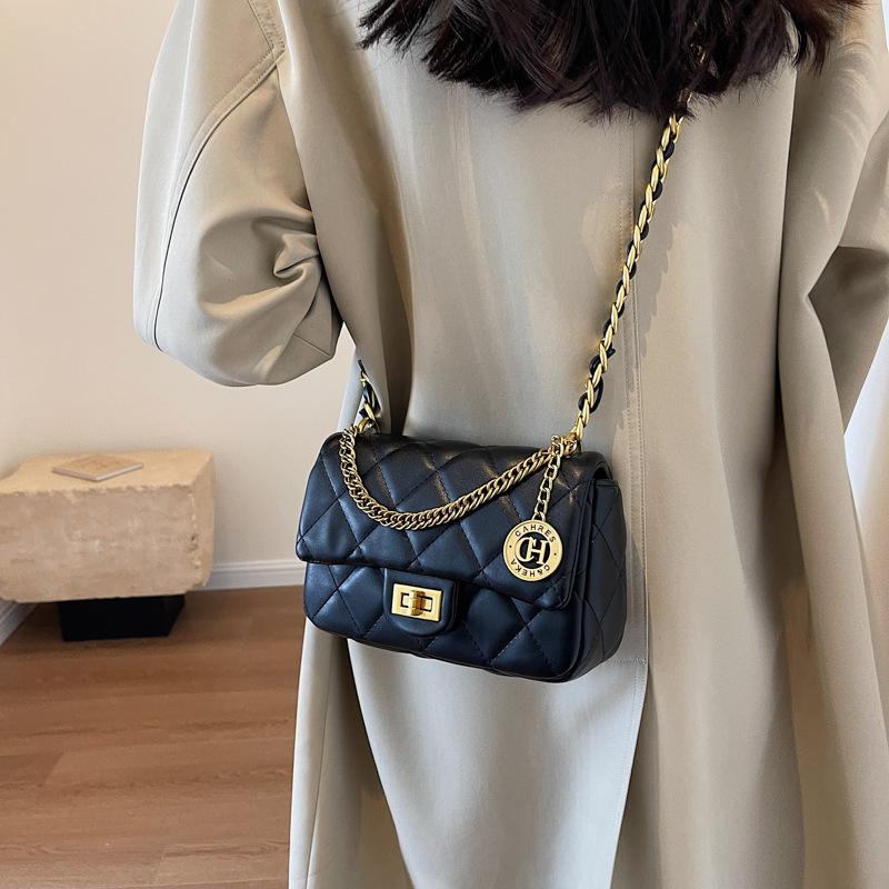 Bag Women's 2025 Autumn New Trendy Korean Version Shoulder Messenger Bag Simple and Fashionable Foreign Style Rhombus Chain Small Square Bag