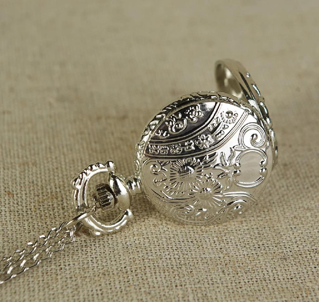 Fashion Cute Relief Silver Butterfly Pocket Watch Vintage Quartz Pocket Watch Unisex Sweater Chain Watches Necklace