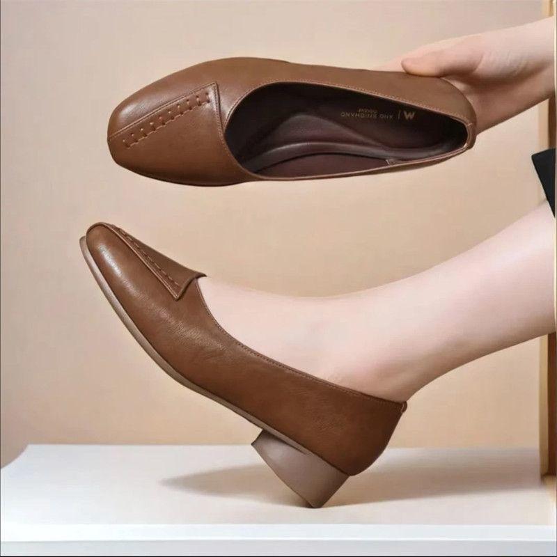 

Leather square head shallow mouth single shoes 2025 new leather shoes soft leather soft surface spring and autumn soft sole mother retro women s shoes 35 хаки