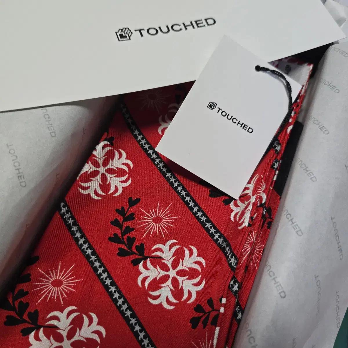 

Шарф с эффектом прикосновения