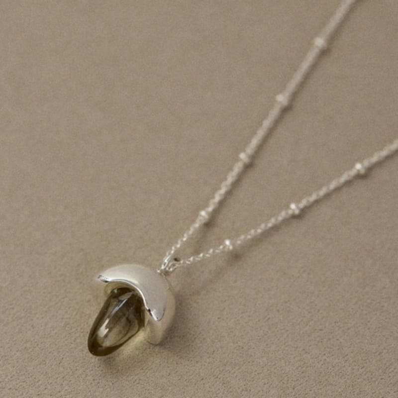 Onill 04-22 Shell (Necklace)