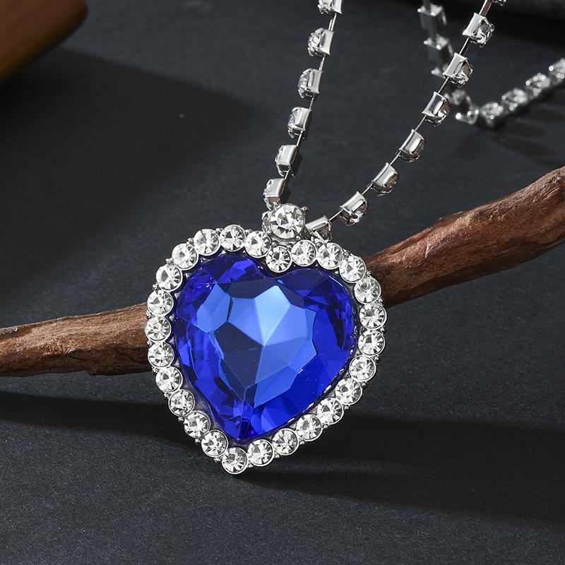 Elegant heart shaped synthetic zirconia pendant necklace sparkling jewelry accessories for parties banquets suitable giftGood product