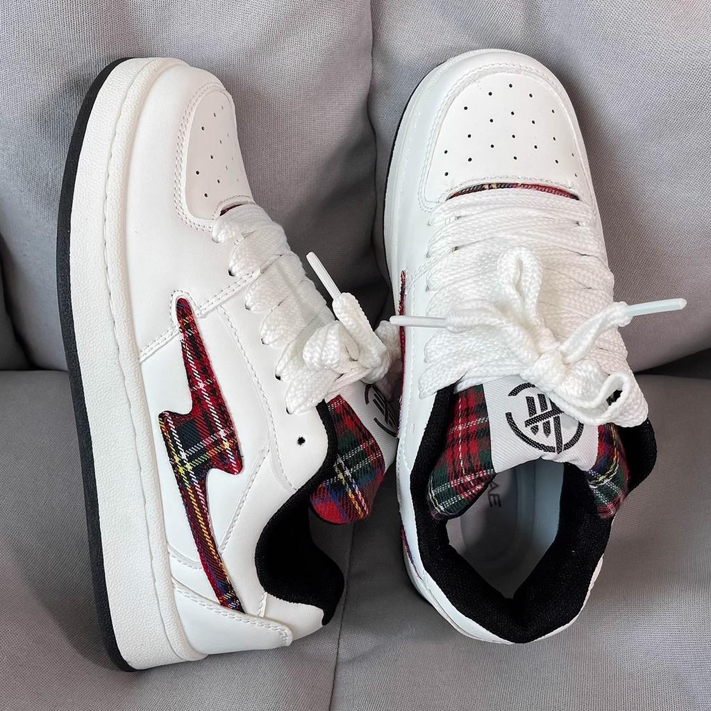 Platformové bílé boty dámské 2025 nové jarní a podzimní platformové zvýšení všestranné ležérní sportovní skate boty lehké prodyšné skate boty