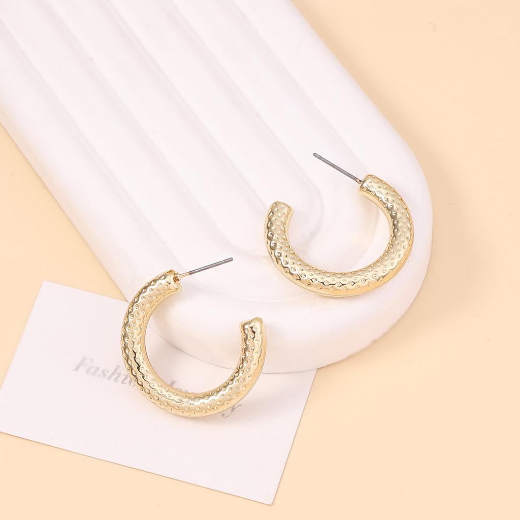 European and American hip-hop punk style metal unique texture, plain ring C-letter stud earrings, light luxury and high-end feel