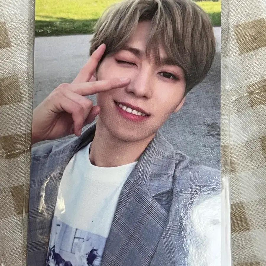 ONEUS Keonhee The sun is falling music show photocard
