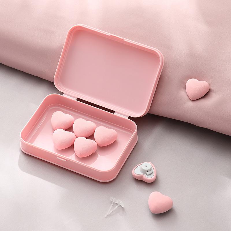 

Любящий держатель для одеяла — это бытовая простыня из чистого хлопка, безопасная, без игл, невидимая, со встроенной застежкой-кнопкой для быстрого открывания пододеяльника. six in a box светло-розовый