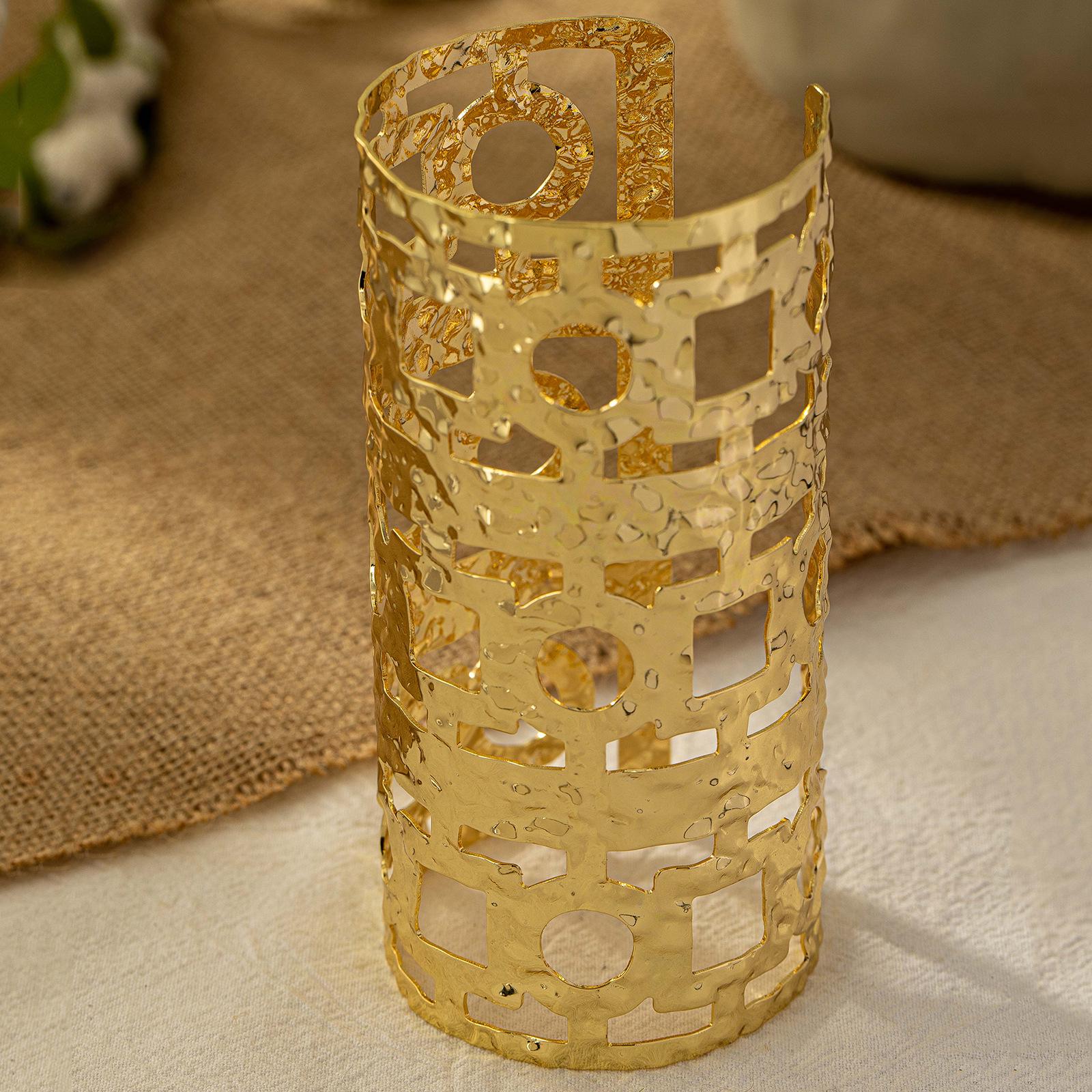 

Преувеличенный ретро полый золотой браслет из кованого железа для женщин