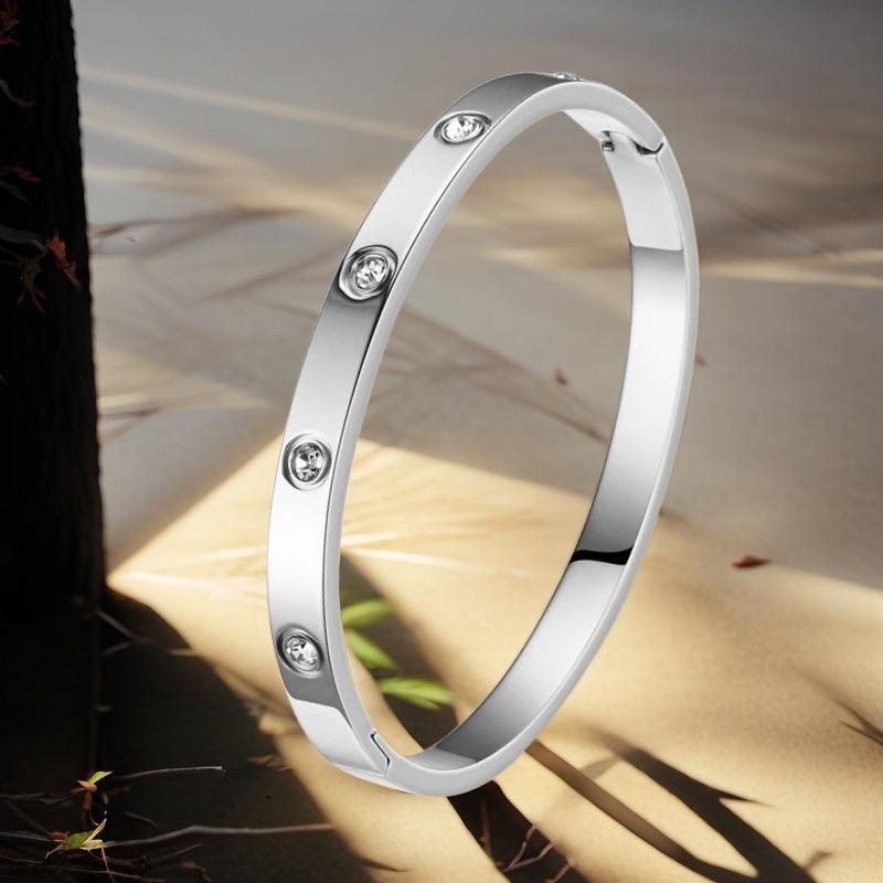 Bracelet de Luxe en Acier Inoxydable pour Femme: Titane Électroplaqué, Sertissage Diamants Complet, Style Européen-Américain