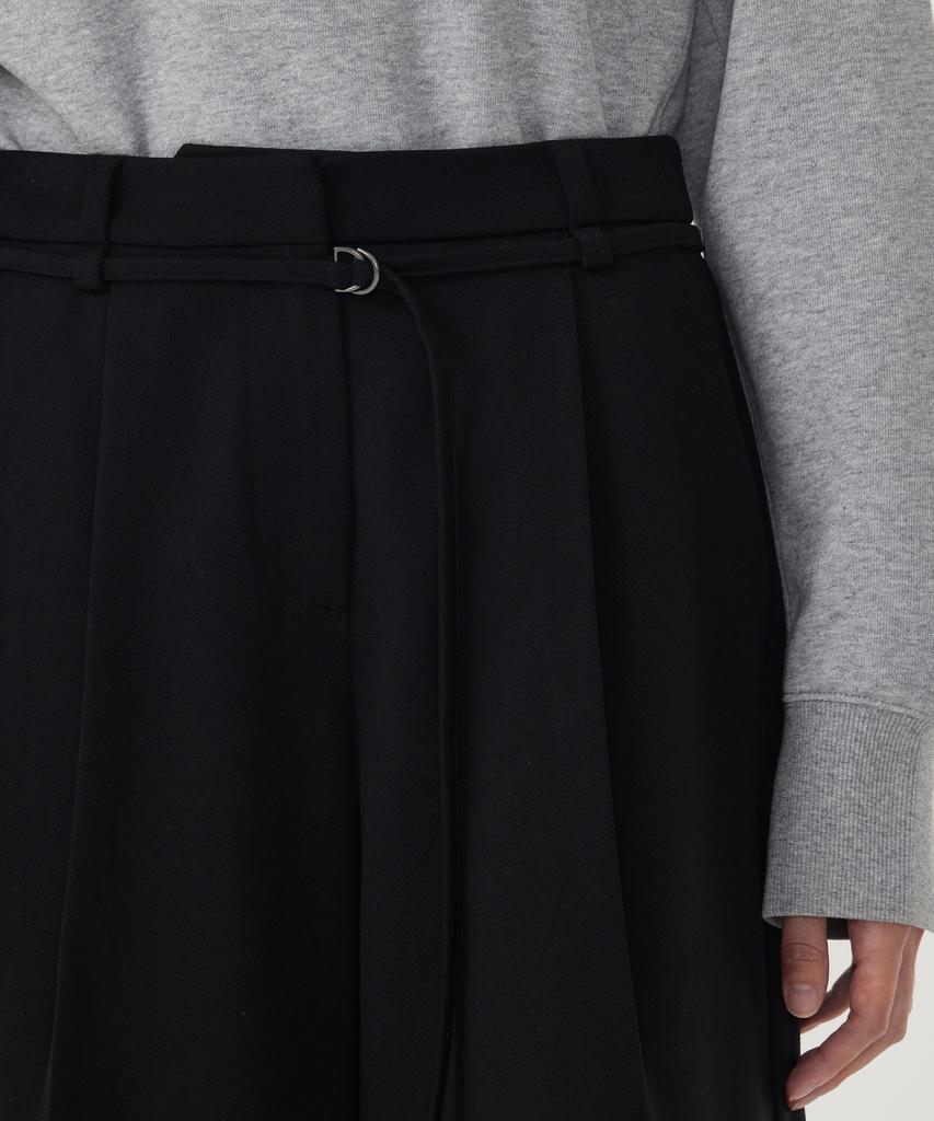 COVERNAT WOMAN Belted Bermuda Shorts Black