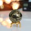 Crocon Goldener Pyrit Kristallkugel mit Metallständer Edelsteinkugel Heilkugel Skulptur Figur Für Feng Shui Wahrsagerei Wohndekor Foto