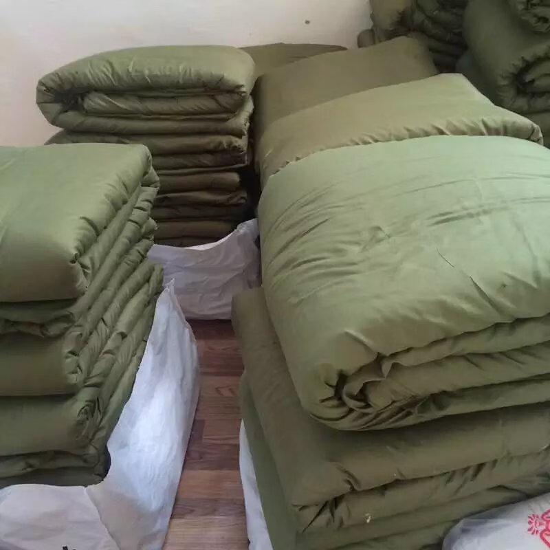 Military Green Heavy-Duty Outdoor Cotton Quilt