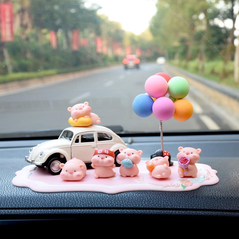 Celebrity Pig Car Ornament: Cute Console Decoration & Air Freshener Holder