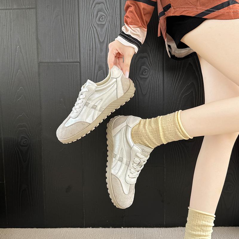 Flat bottom versatile German training shoes women's 2025 new autumn explosion Forrest Gump shoes non-slip heightening sports and leisure board shoes