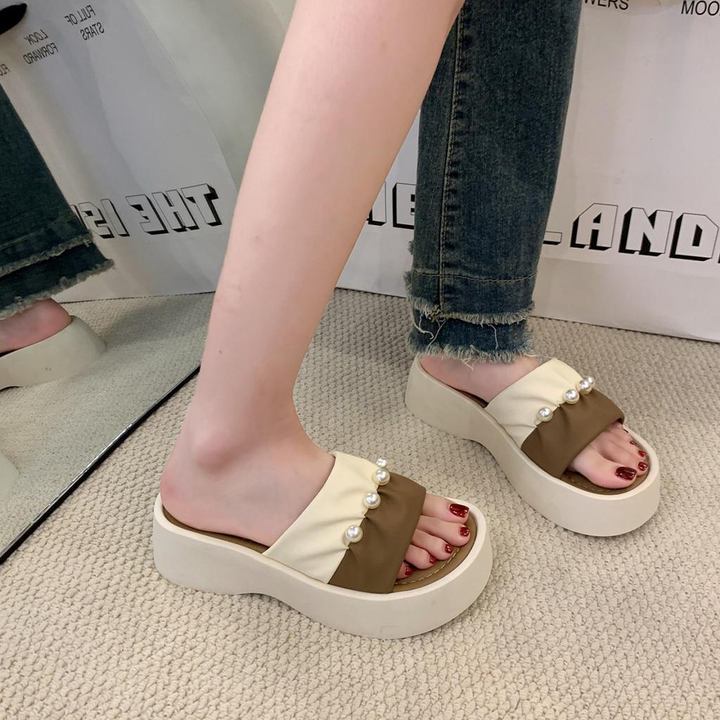 Slippers Women's Summer Wear 2025 New Fashion Thick-bottomed Muffin Sandals Internet Celebrity Super Fire Beach Folds