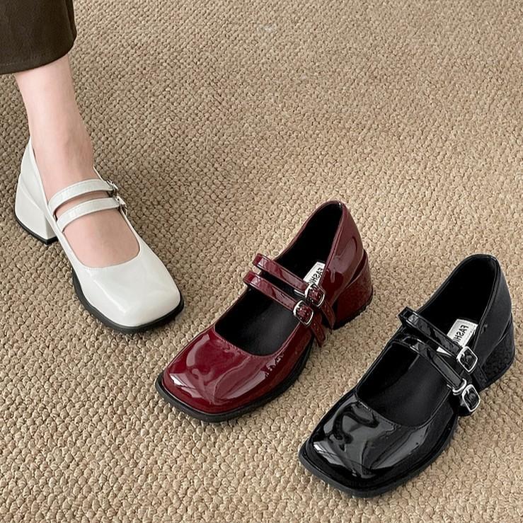 Temperamento alla moda rosso testa quadrata francese tacco spesso scarpe basse in pelle piccola da donna 2025 nuove primavera e autunno gonna Mary Jane scarpe singole
