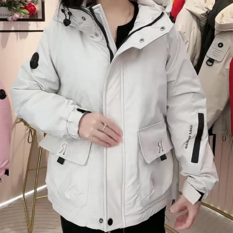 

Женская короткая ветрозащитная куртка с капюшоном и большими карманами, рабочее пальто XXL бежевый