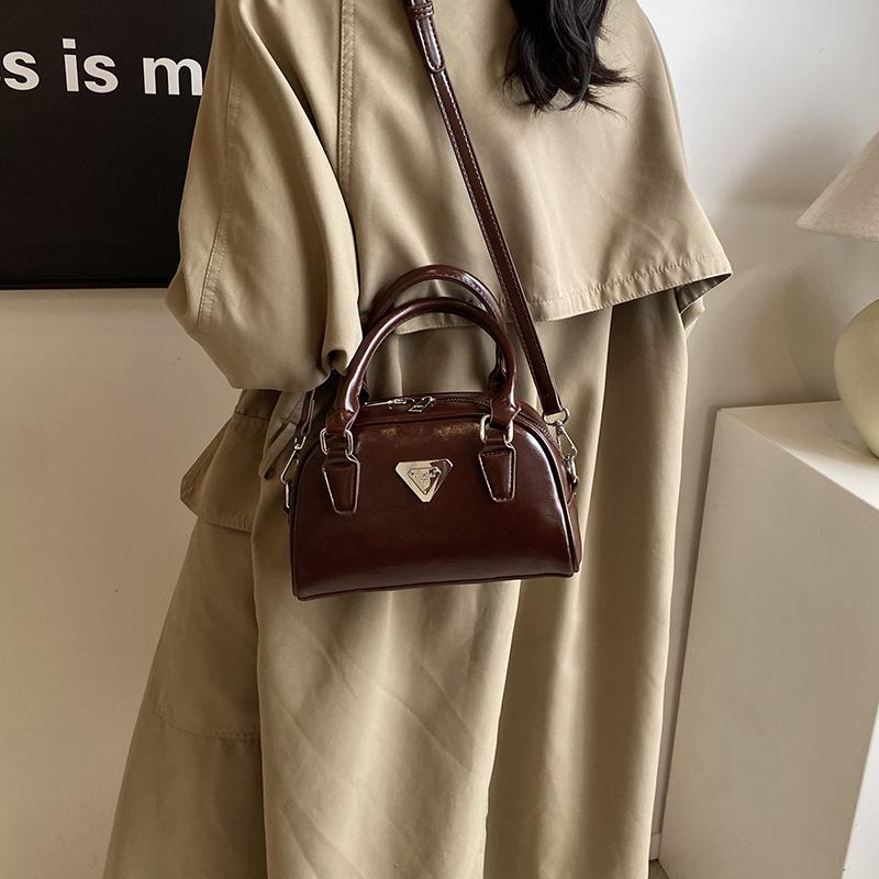 Bag Single Shoulder Oblique Retro Casual Korean Version Feeling New Winter Versatile Women's Bowling Fashion 2025