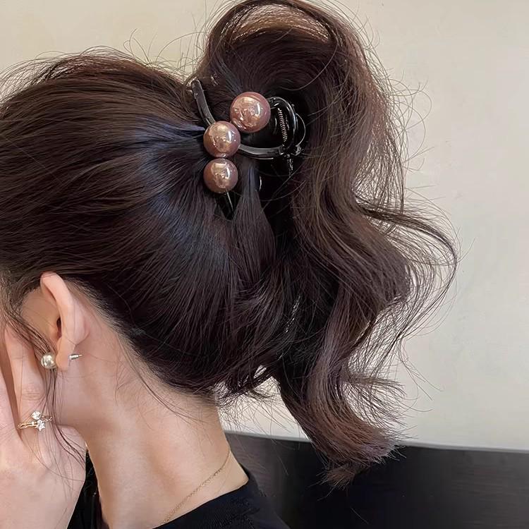 2025 Elegant Pearl Claw Clip - Medium Size, Spring/Summer Women's High-End Hairpin