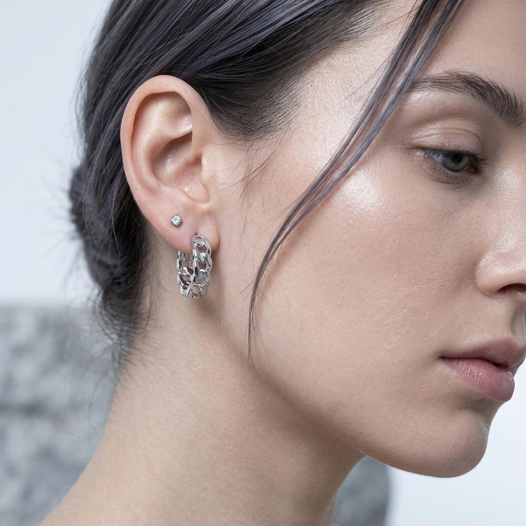European & American Light Luxury Hollow Chain Metal Cubic Link Ear Cuff Earrings – French High-End Commuting Accessory