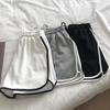 Damer Randiga Casual Shorts Koreanska Harajuku Lösa All Match Sportshorts Sommarmode Enkla Yoga Tunn Mini Shorts Dam