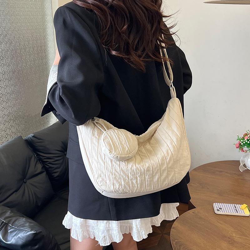 Casual bag women's new crossbody dumpling bag fashionable shoulder bag large capacity class commuter bag