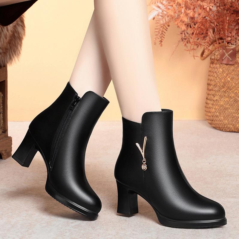 Mom Cotton Shoes Autumn and Winter New Mid-heeled Boots Velvet Leather Shoes Warm High-heeled Short Boots Women's Skirt