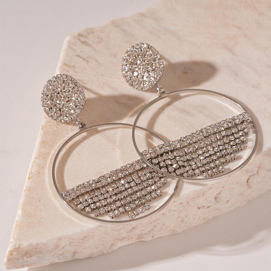 Srebrne Kolczyki Sztyfty z Kwiatem Czarnego Diamentu i Geometrycznym Frędzlem - Elegancki, Luksusowy, Wysokiej Klasy Design dla Kobiet