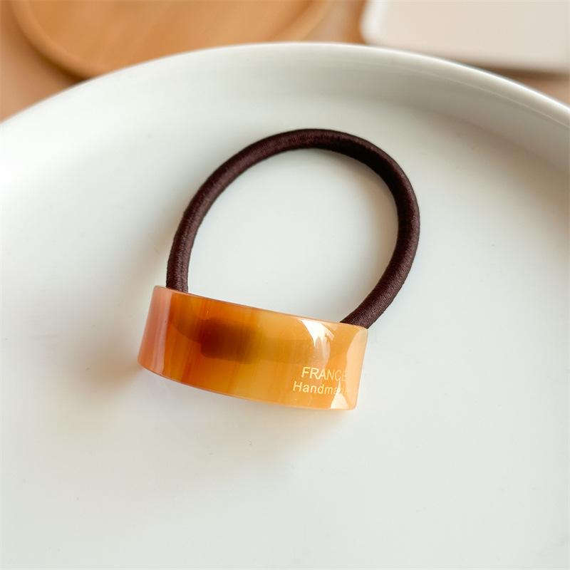 

Мотузки для волосся з корейською оцтовою кислотою. Модні прості гумки з принтом. Гумка. Аксесуари для волосся для дівчат. Головні убори. коричневий