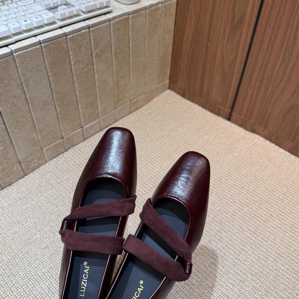 2025 new round head inner height increase wedge heel shallow mouth period soft bottom commuter work word belt elastic women's shoes