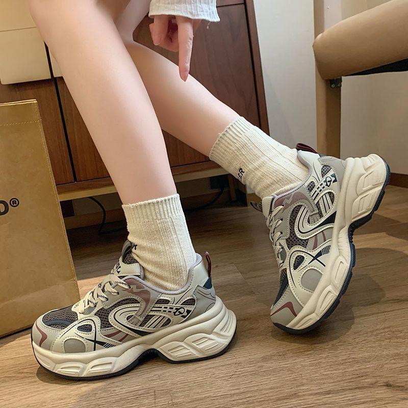 Retro färgmatchande pappa-skor dam trendiga vår nya mångsidiga tjocksulade höjdökande vardagliga sportskor