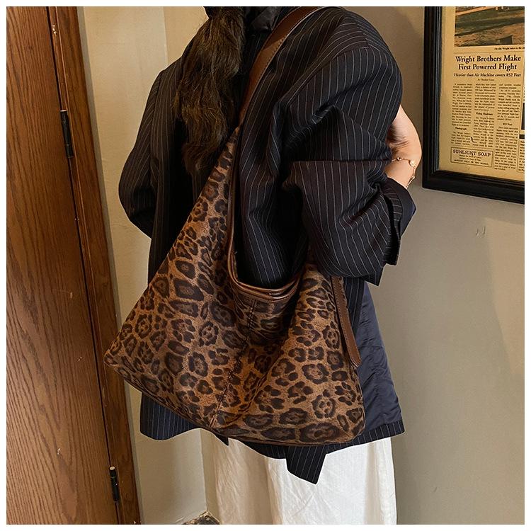 Leopard Print Retro Bag Women's Large-capacity New Autumn and Winter Leisure Single Shoulder Child and Mother Bag Commuter Dumpling Bag