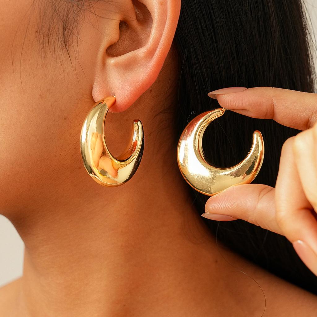 Glatte geometrische C-förmige Stahl-Steckohrringe, einfache und umweltfreundliche Ohrringe