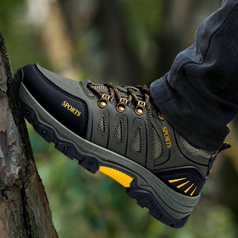 Men's Non-Slip Hiking Shoes: Wear-Resistant, Travel-Ready, Autumn/Winter, Height-Boosting, Ideal for Middle-Aged Travelers.