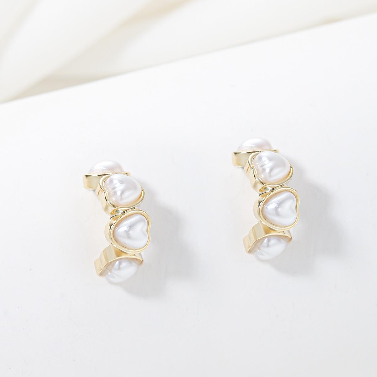 

2024 Heart-Shaped Pearl Hoop Earrings: Elegant, Luxurious Geometric Design for Women.
