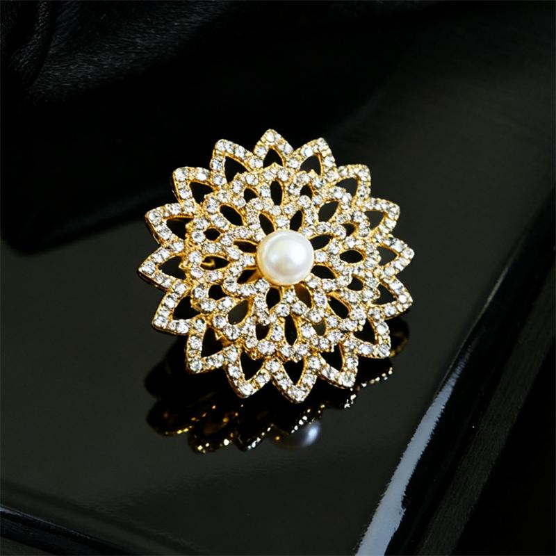 

Hollow Kaleidoscope Big Flower Rhinestone Crystal Pearl for Women Brooches Pin Badges Alloy Backpack Icons Girls Jewelry