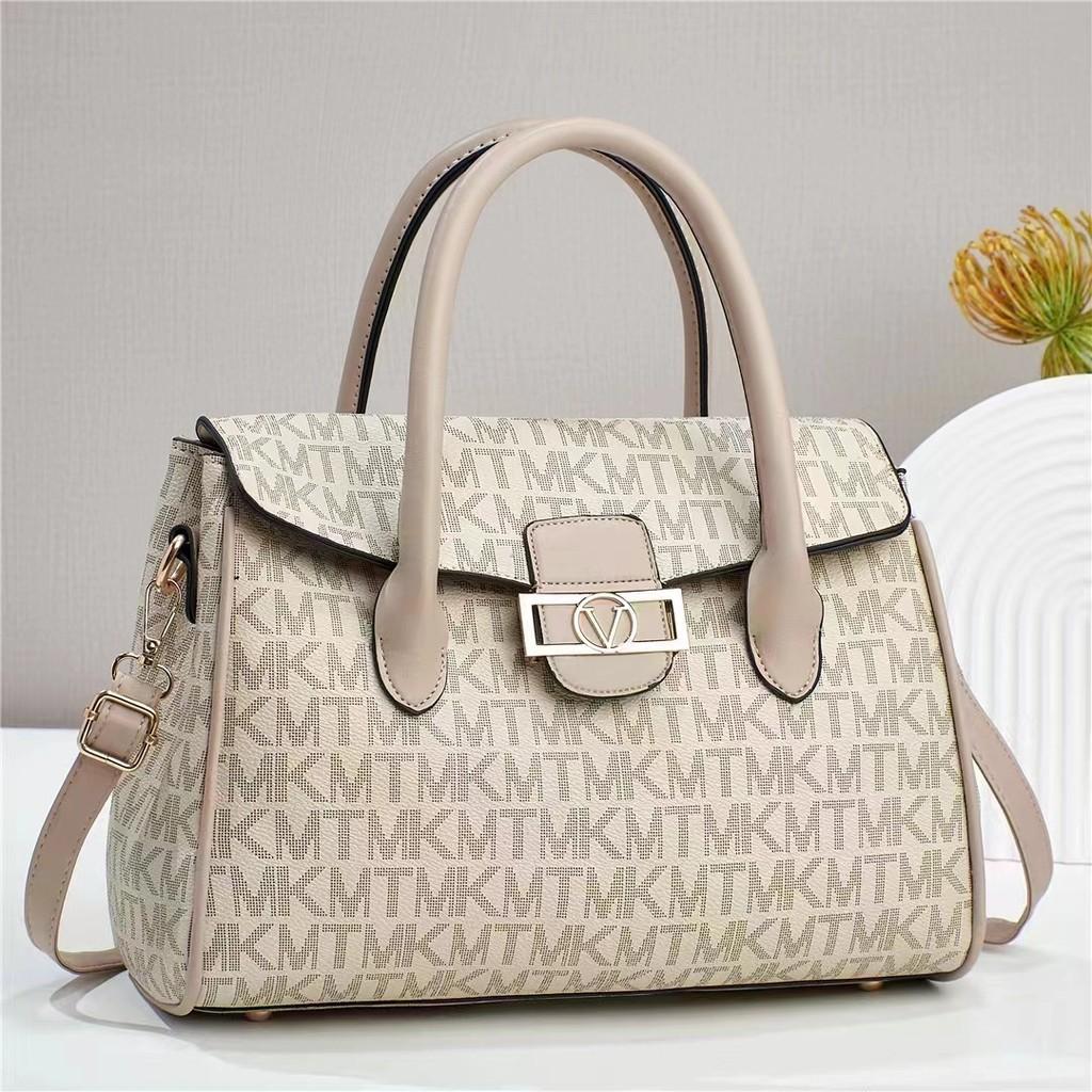 Stylish Boston Bag For Women With Large Capacity And Vintage Design In Black Color