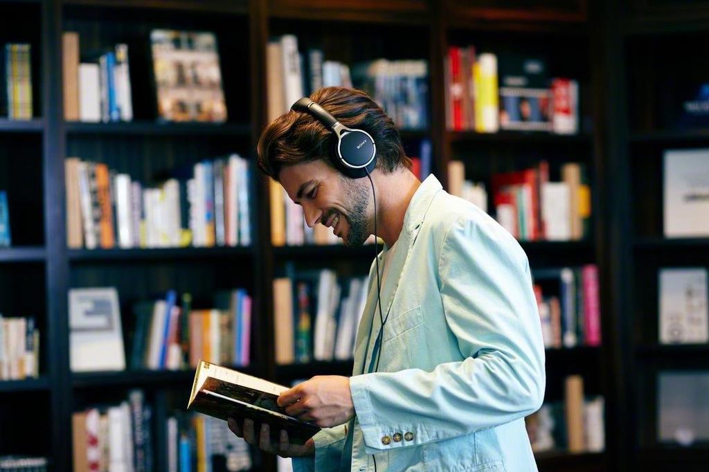 Sony MDR-10RB Closed-Back Headphones with Remote and Microphone, Black, High-Resolution Audio Compatible [Used]