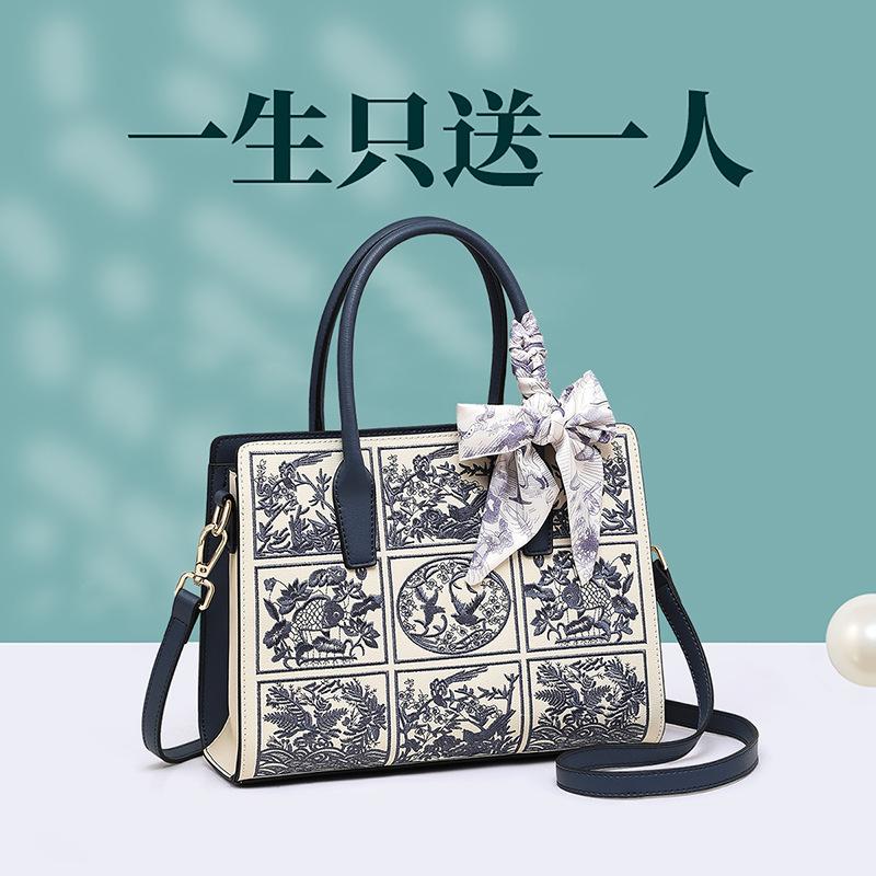 

Сумка женская 2025 новая женская сумка вышитая кожа высокого класса чувство среднего возраста свекровь дарит матери сумку