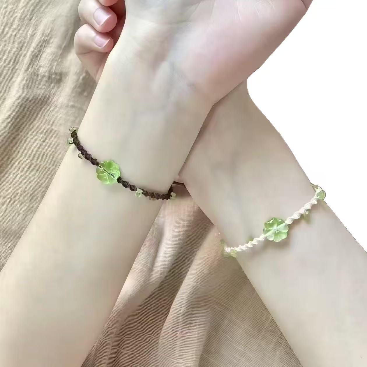 

Lucky Four-Leaf Clover Woven Bracelet - Simple, Versatile Gift for Couples & Best Friends Beige Four-Leaf Clover with Gravel