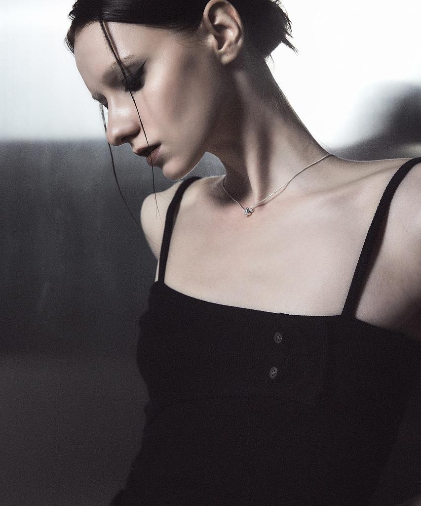 Kobeteu Hex Loop Button Sleeveless [Black]