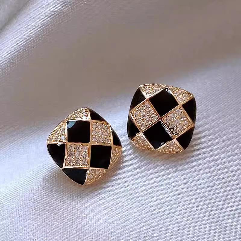 Elegant Black & White Plaid Earrings: Korean Style Versatile Studs, Trendy, High-Quality, Cool Women's Ear Jewelry