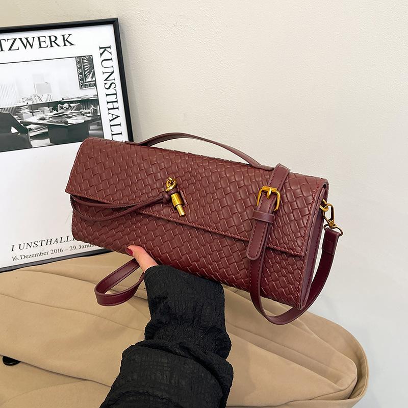 Single-shoulder Baguette Bag, A Niche and High-end Horizontal Hand-held Evening Bag, A Versatile and Elegant Crossbody Bag Casually
