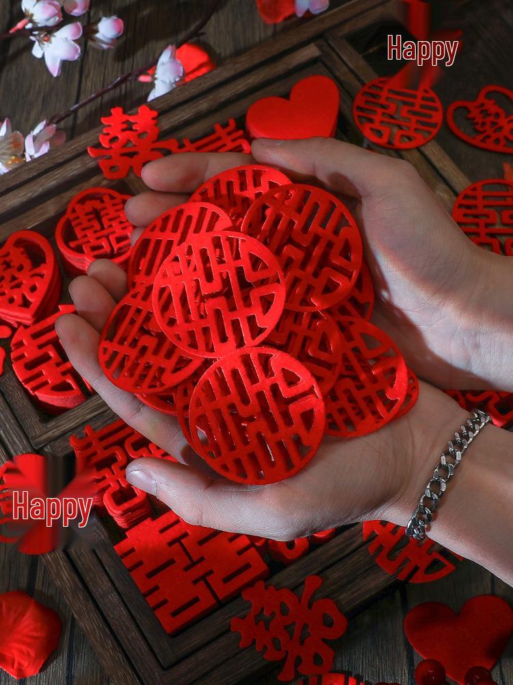 Decoração de Quarto de Casamento Dupla Felicidade: Adesivos e Arranjos Jogados à Mão para Preparação da Cerimônia